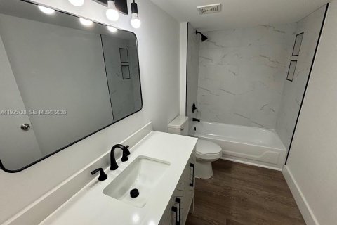 Condominio en venta en Hollywood, Florida, 2 dormitorios, 69.4 m2 № 2063838 - foto 3