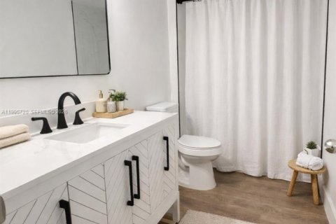 Condominio en Hollywood, Florida, 2 dormitorios  № 2063838