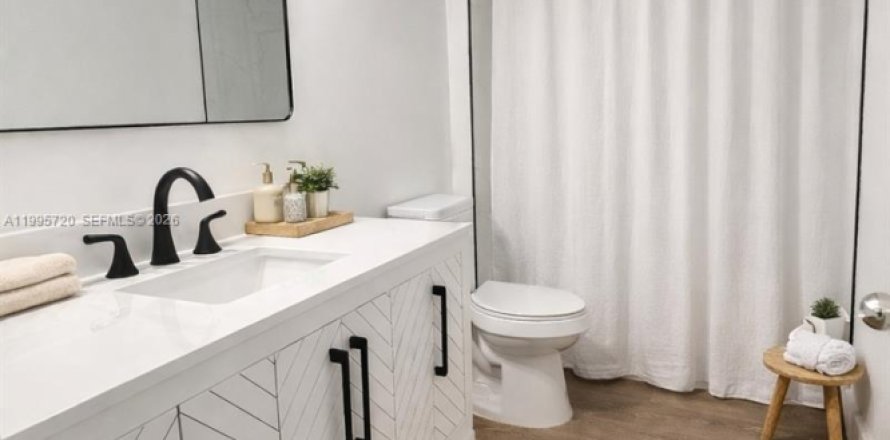 Condominio en Hollywood, Florida, 2 dormitorios  № 2063838