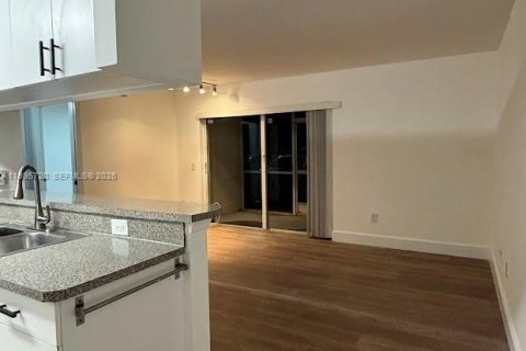 Condominio en venta en Hollywood, Florida, 2 dormitorios, 69.4 m2 № 2063838 - foto 19