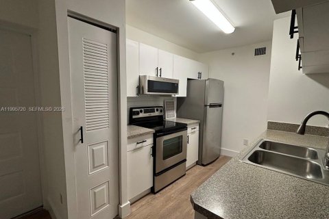 Condominio en venta en Hollywood, Florida, 2 dormitorios, 69.4 m2 № 2063838 - foto 8