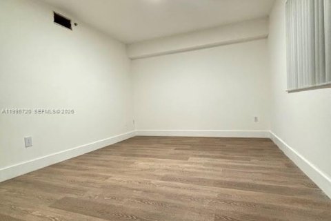 Condominio en venta en Hollywood, Florida, 2 dormitorios, 69.4 m2 № 2063838 - foto 13