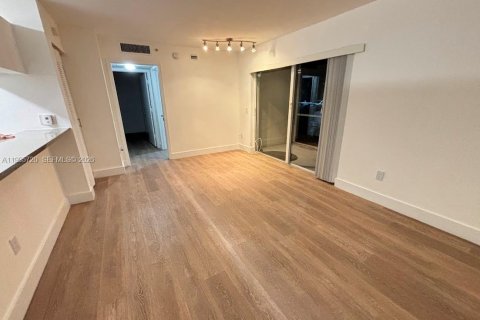 Condominio en venta en Hollywood, Florida, 2 dormitorios, 69.4 m2 № 2063838 - foto 21