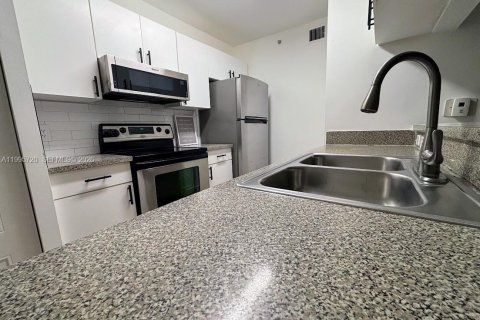 Condominio en venta en Hollywood, Florida, 2 dormitorios, 69.4 m2 № 2063838 - foto 6