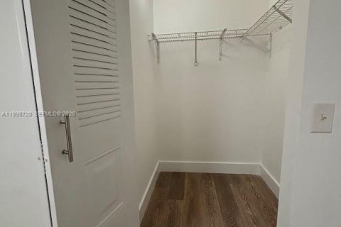 Condominio en venta en Hollywood, Florida, 2 dormitorios, 69.4 m2 № 2063838 - foto 16