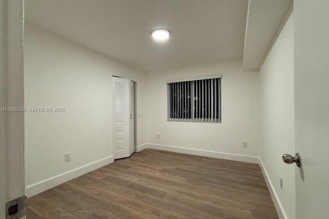 Condominio en venta en Hollywood, Florida, 2 dormitorios, 69.4 m2 № 2063838 - foto 11