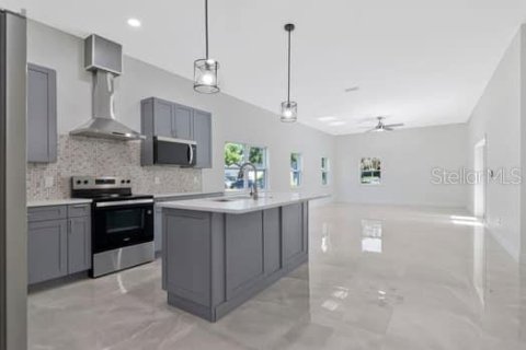 Villa ou maison à vendre à Tampa, Floride: 3 chambres, 240.8 m2 № 2141539 - photo 7
