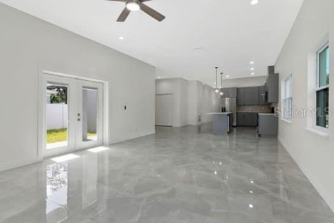 Villa ou maison à vendre à Tampa, Floride: 3 chambres, 240.8 m2 № 2141539 - photo 11