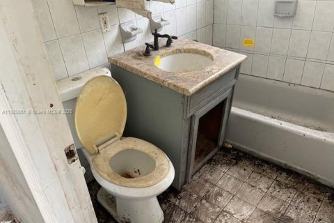 Propiedad comercial en venta en Miami Beach, Florida, 170.94 m2 № 1939205 - foto 8