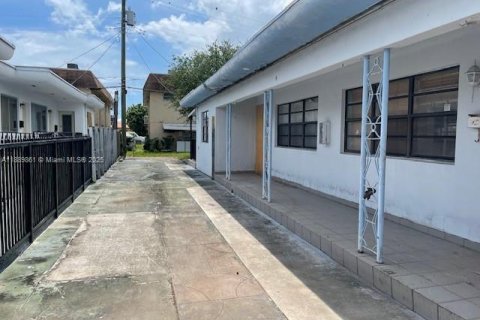 Propiedad comercial en venta en Miami Beach, Florida, 170.94 m2 № 1939205 - foto 2