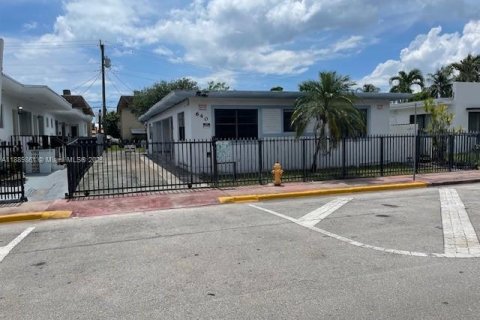 Propiedad comercial en venta en Miami Beach, Florida, 170.94 m2 № 1939205 - foto 1