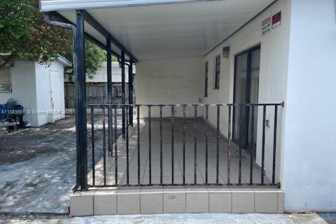 Propiedad comercial en venta en Miami Beach, Florida, 170.94 m2 № 1939205 - foto 3