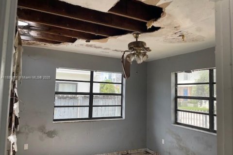 Propiedad comercial en venta en Miami Beach, Florida, 170.94 m2 № 1939205 - foto 7