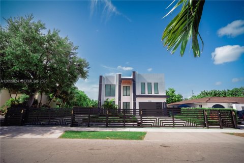 Casa en Miami, Florida 4 dormitorios, 430.32 m2 № 2251669