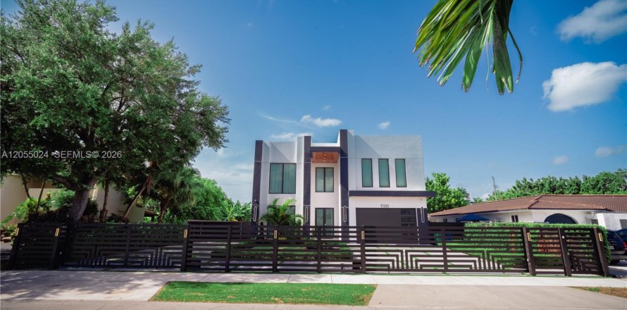 Casa en Miami, Florida 4 dormitorios, 430.32 m2 № 2251669