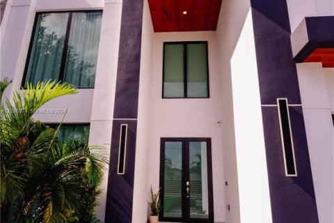 Casa en alquiler en Miami, Florida, 4 dormitorios, 430.32 m2 № 2251669 - foto 8