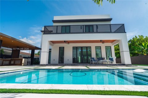 Casa en alquiler en Miami, Florida, 4 dormitorios, 430.32 m2 № 2251669 - foto 16