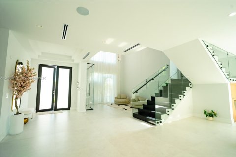 Casa en alquiler en Miami, Florida, 4 dormitorios, 430.32 m2 № 2251669 - foto 24