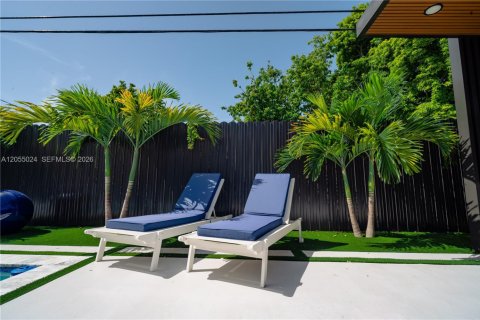 Casa en alquiler en Miami, Florida, 4 dormitorios, 430.32 m2 № 2251669 - foto 18