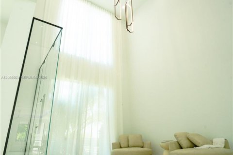 Casa en alquiler en Miami, Florida, 4 dormitorios, 430.32 m2 № 2251669 - foto 25