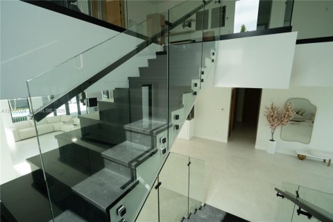 Casa en alquiler en Miami, Florida, 4 dormitorios, 430.32 m2 № 2251669 - foto 29