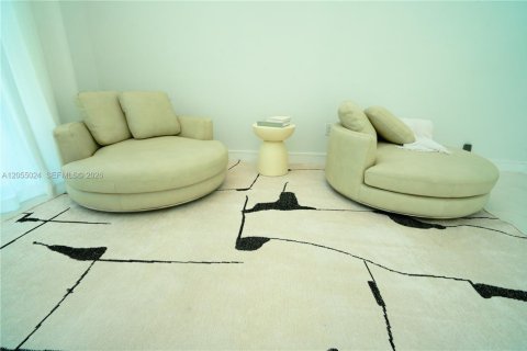 Casa en alquiler en Miami, Florida, 4 dormitorios, 430.32 m2 № 2251669 - foto 26
