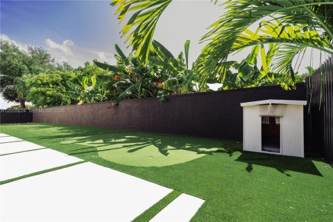 Casa en alquiler en Miami, Florida, 4 dormitorios, 430.32 m2 № 2251669 - foto 13