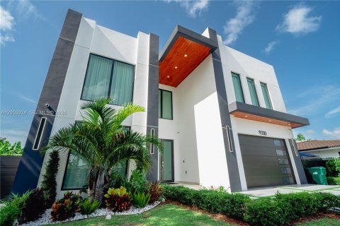 Casa en alquiler en Miami, Florida, 4 dormitorios, 430.32 m2 № 2251669 - foto 6