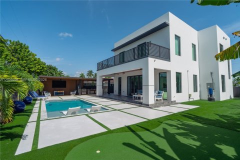 Casa en alquiler en Miami, Florida, 4 dormitorios, 430.32 m2 № 2251669 - foto 14