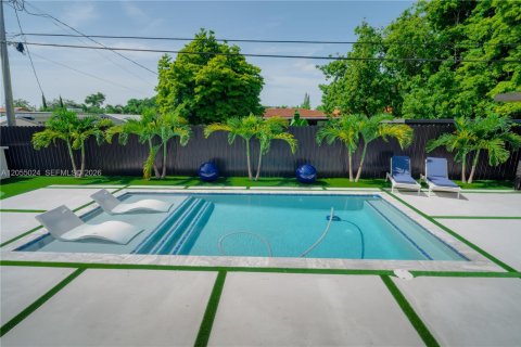 Casa en alquiler en Miami, Florida, 4 dormitorios, 430.32 m2 № 2251669 - foto 11