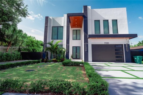 Casa en alquiler en Miami, Florida, 4 dormitorios, 430.32 m2 № 2251669 - foto 2