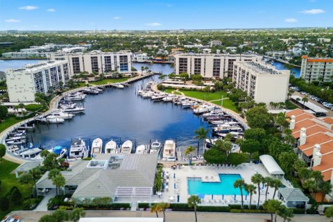 Condo in Boca Raton, Florida, 2 bedrooms № 2253625 - photo 23