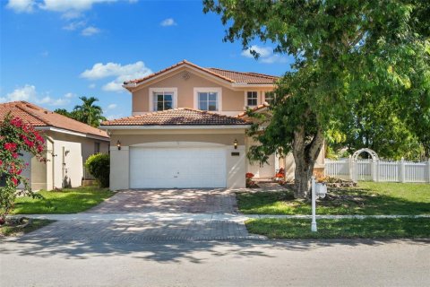 House in Miramar, Florida 4 bedrooms, 207.36 sq.m. № 1793545 - photo 1