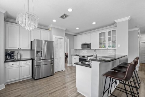 House in Miramar, Florida 4 bedrooms, 207.36 sq.m. № 1793545 - photo 11