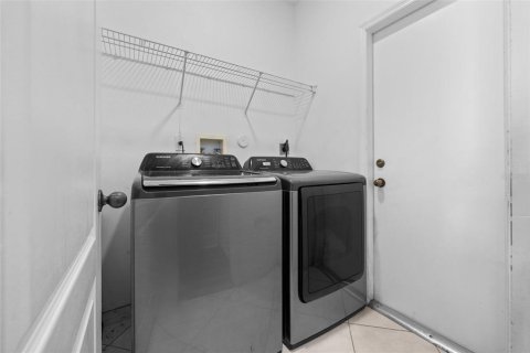House in Miramar, Florida 4 bedrooms, 207.36 sq.m. № 1793545 - photo 21