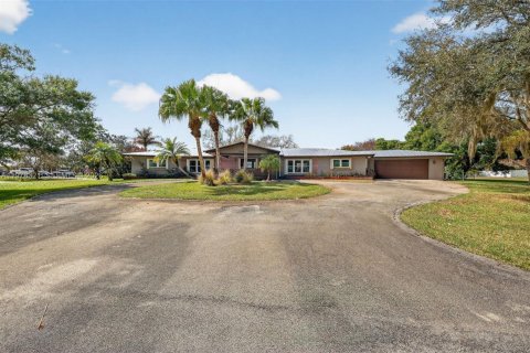 House in St. Lucie, Florida 4 bedrooms, 385.73 sq.m. № 2254286 - photo 2