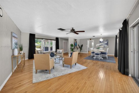 House in St. Lucie, Florida 4 bedrooms, 385.73 sq.m. № 2254286 - photo 29