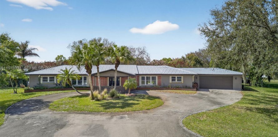 House in St. Lucie, Florida 4 bedrooms, 385.73 sq.m. № 2254286