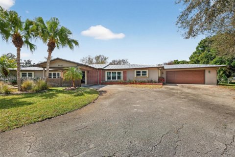 House in St. Lucie, Florida 4 bedrooms, 385.73 sq.m. № 2254286 - photo 3