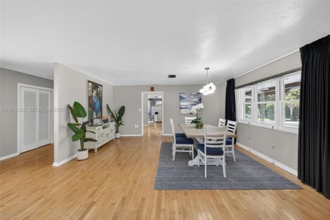 House in St. Lucie, Florida 4 bedrooms, 385.73 sq.m. № 2254286 - photo 22