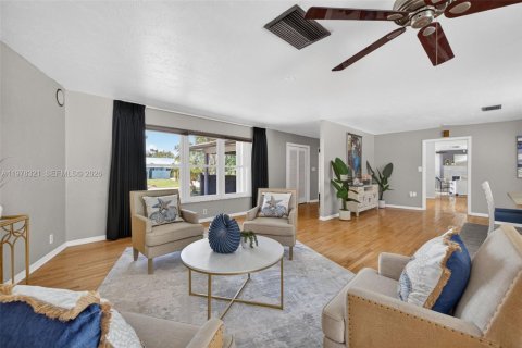 House in St. Lucie, Florida 4 bedrooms, 385.73 sq.m. № 2254286 - photo 30