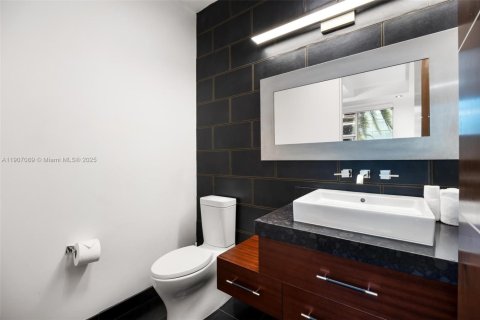 House in Fort Lauderdale, Florida 7 bedrooms, 712.93 sq.m. № 2012667 - photo 16