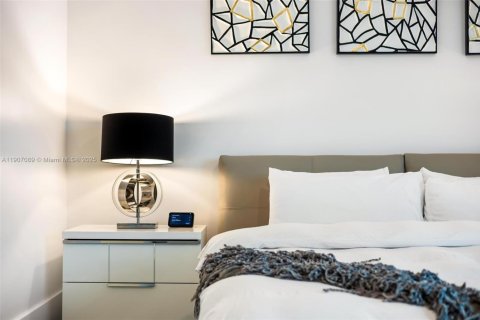 House in Fort Lauderdale, Florida 7 bedrooms, 712.93 sq.m. № 2012667 - photo 26