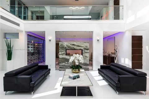 House in Fort Lauderdale, Florida 7 bedrooms, 712.93 sq.m. № 2012667 - photo 10