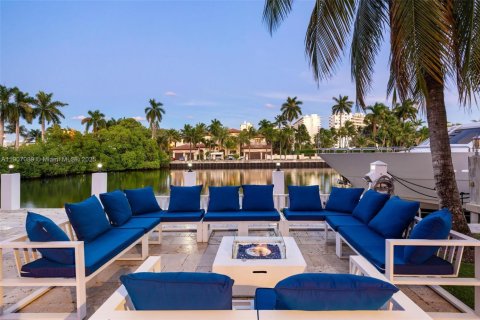 House in Fort Lauderdale, Florida 7 bedrooms, 712.93 sq.m. № 2012667 - photo 2