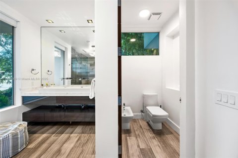 House in Fort Lauderdale, Florida 7 bedrooms, 712.93 sq.m. № 2012667 - photo 29