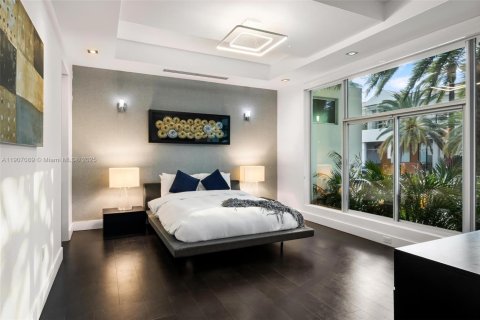 House in Fort Lauderdale, Florida 7 bedrooms, 712.93 sq.m. № 2012667 - photo 14
