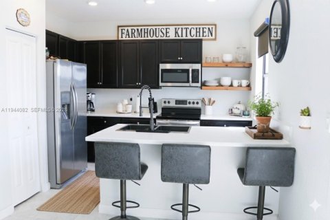 Townhouse in Homestead, Florida 3 bedrooms, 124.02 sq.m. № 2000879