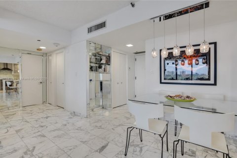 Снять в аренду кондоминиум в Авентура, Флорида 2 спальни, 100.06м2, № 1962976 - фото 9