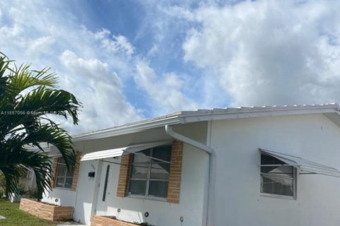 Casa en alquiler en Tamarac, Florida, 2 dormitorios, 103.31 m2 № 1879016 - foto 5